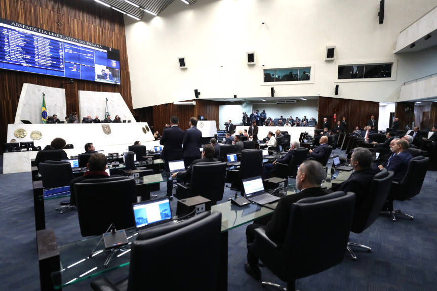Deputados apreciaram uma pauta de votações composta por 18 itens.