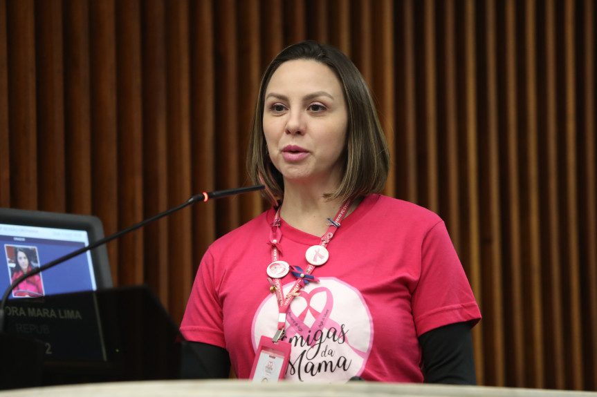 Campanha Outubro Rosa é lançada na Assembleia com a participação de Daniele Banzzatto, do conselho fiscal da Associação das Amigas da Mama.