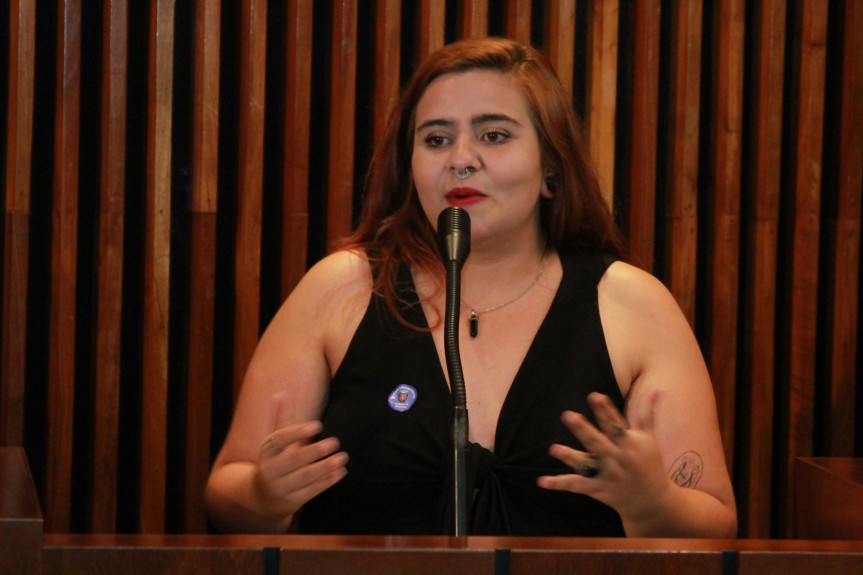 A nova presidente da UPE, Larissa Souza.
