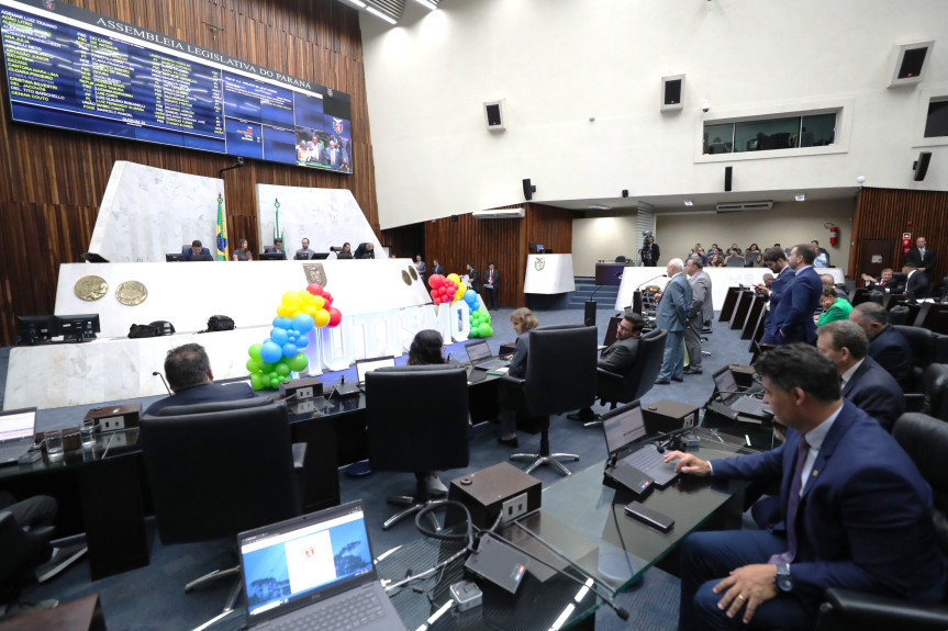 Os fatos chegaram ao conhecimento do Parlamento por meio da Comissão de Fiscalização da Assembleia Legislativa do Paraná e Assuntos Municipais.
