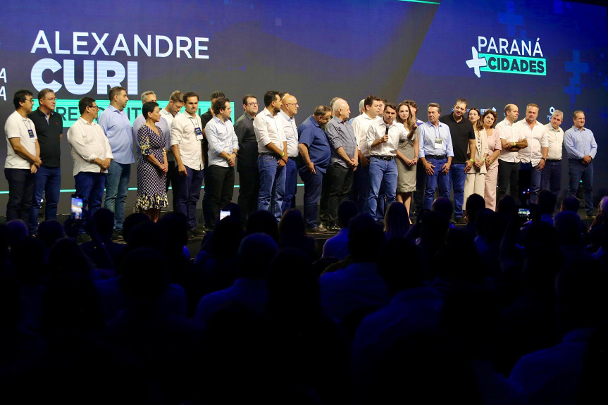 Quarenta e dois deputados estaduais participaram, nesta quinta-feira (13), do evento do governo do Estado, que acontece em Foz do Iguaçu.