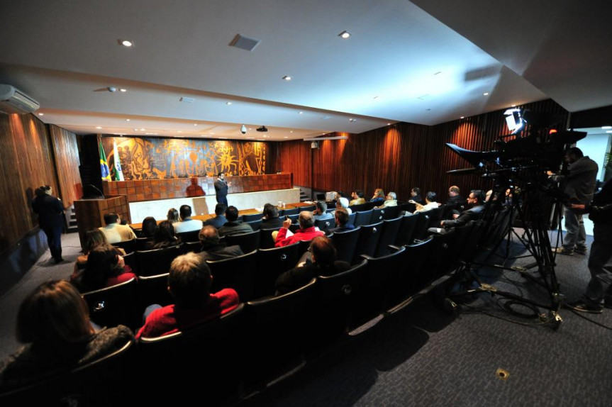 A Escola do Legislativo promoveu nesta quinta-feira (07), o primeiro dia do "Ciclo de Debates de Direito Eleitoral" no Plenarinho da Alep.