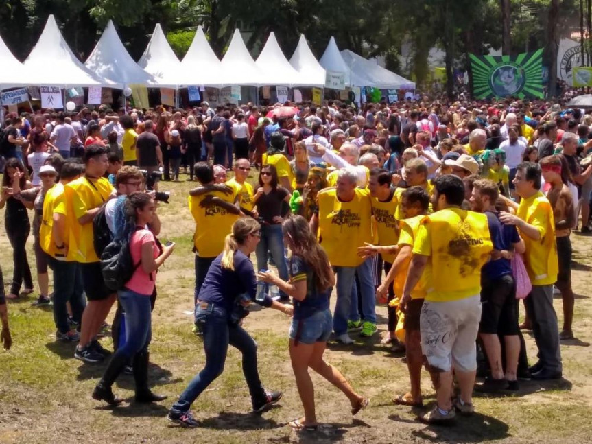 Comemoração dos calouros aprovados no vestibular da UFPR.