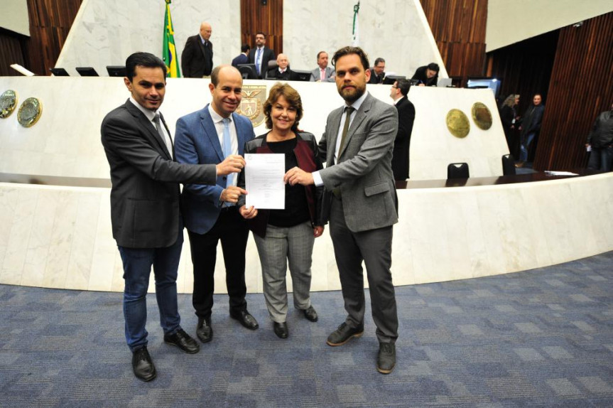 Autores do projeto que deu origem à lei que proíbe o fracking no Paraná: Deputados: Márcio Pacheco, Evandro Araújo, Cristina Silvestri e Goura