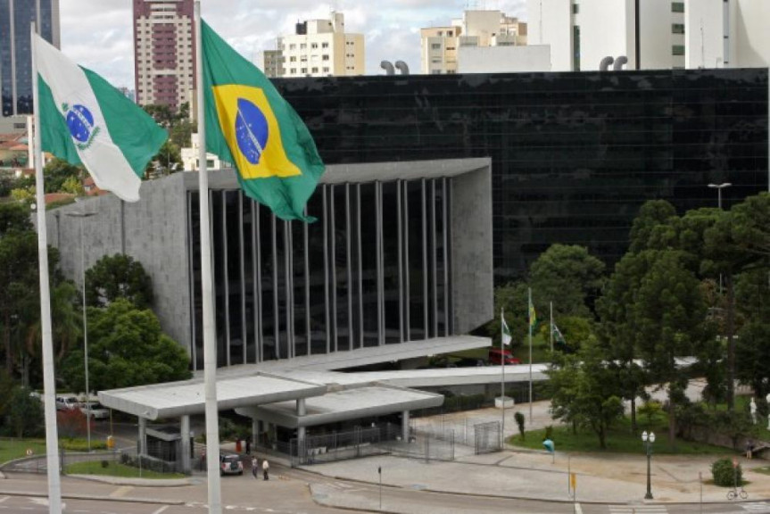 Fachada da Assembleia Legislativa do Paraná.