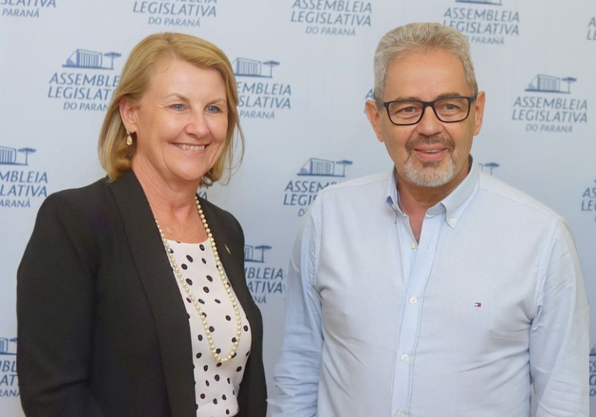 Márcia Huçulak e o presidente da Femipa, Charles London.