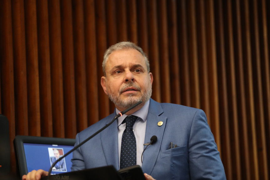 Segundo o projeto de lei 630/2023, do deputado Ricardo Arruda (PL), a proposta tem o objetivo de promover ações de incentivo à realização do exame em bebês com sinais cardinais indicativos da síndrome.