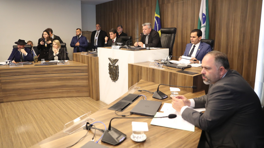 Reunião ocorreu no início da tarde desta segunda-feira (2), no Auditório Legislativo.
