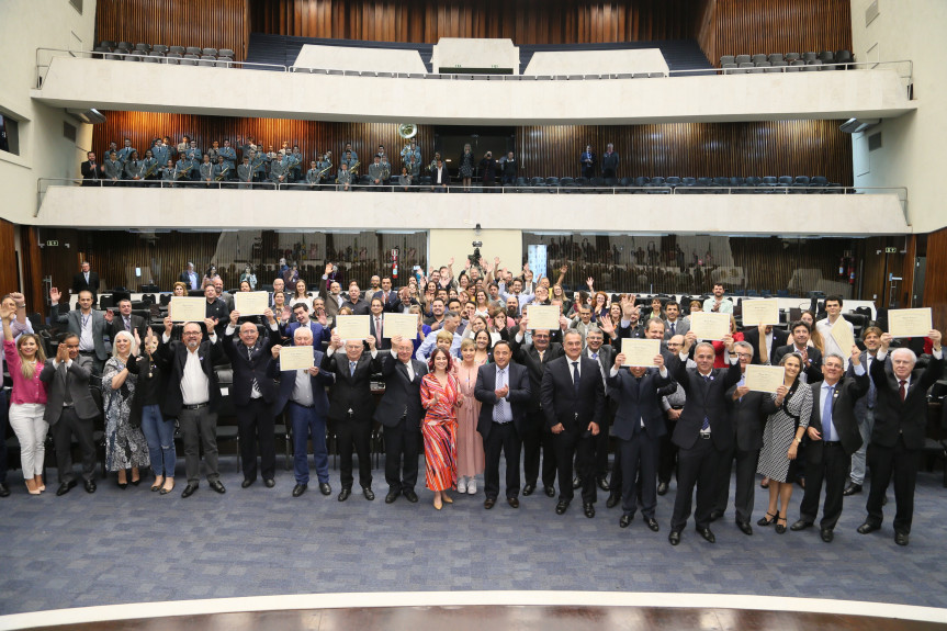 Sessão solene marca os 50 anos da UEPG.