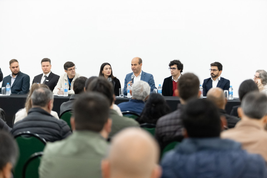 O evento foi organizado pela Frente Parlamentar da Reforma Tributária, coordenada pelo deputado Evandro Araújo (PSD), em parceria com a deputada estadual Mabel Canto (PSDB) e com a Associação Comercial, Industrial e Empresarial de Ponta Grossa (ACIPG).