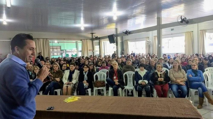 Deputado Wilmar Reichembach participou da solenidade em Francisco Beltrão nesta sexta-feira (9).