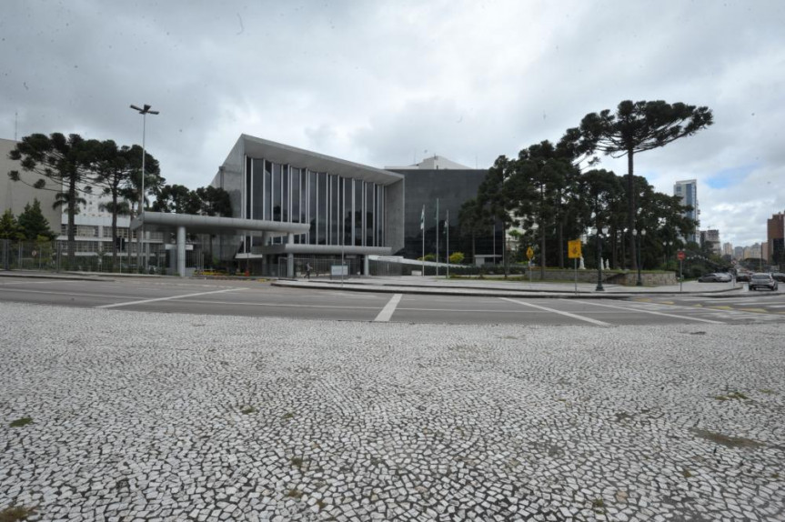 Fachada da Assembleia Legislativa do Paraná.