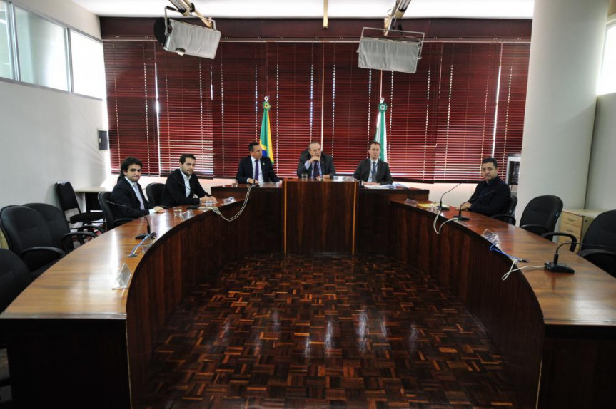 Reunião da Comissão Especial aconteceu na manhã desta terça-feira (14).