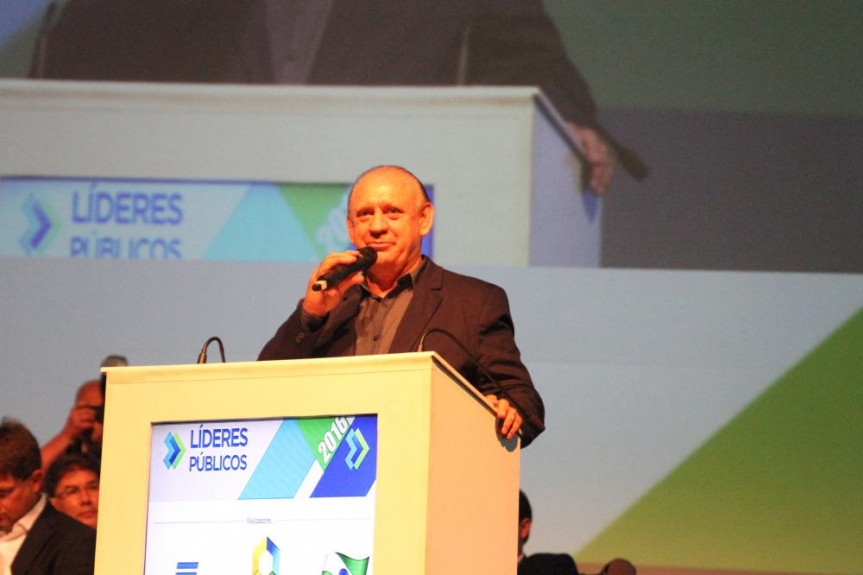 Presidendente da Alep Ademar Traiano (PSDB), discursa em evento de Foz para prefeitos e prefeitas eleitos e demais autoridades.