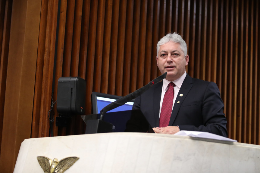 Deputado Douglas Fabrício (CDN).