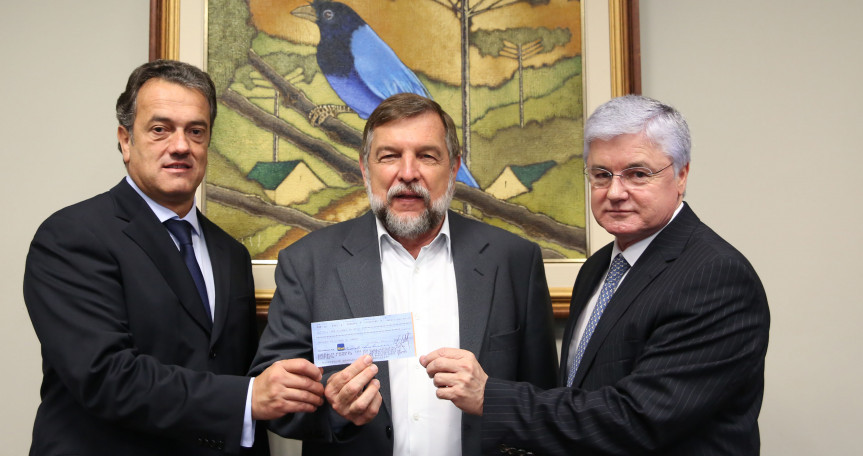 Da esquerda para a direita: deputado Plauto Miró (DEM), vice governador Flávio Arns, deputado Rossoni (PSDB)