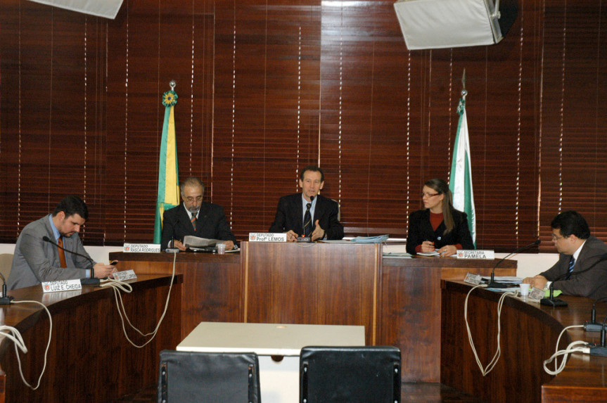 Três projetos de leis foram analisados hoje durante reunião da Comissão de Educação da Assembleia. 