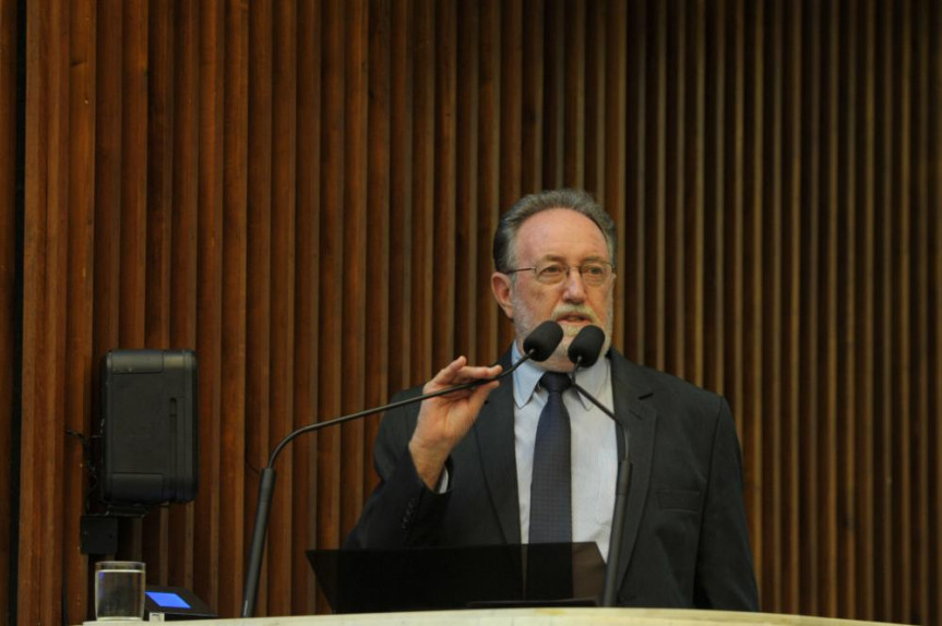 Deputado Tercílio Turini (PPS) durante a sessão plenária desta segunda-feira (28).