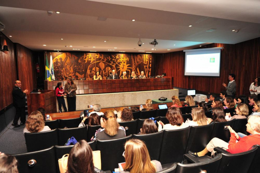 IV Encontro Estadual do Dia do Celíaco reuniu profissionais da área médica e pais de crianças com a doença.