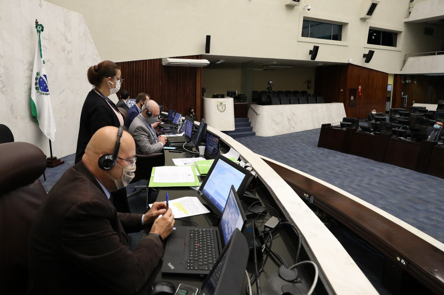 Na sessão plenária desta quarta-feira (10) os deputados aprovaram projeto que reconhece a situação de calamidade pública em 10 novos municípios.