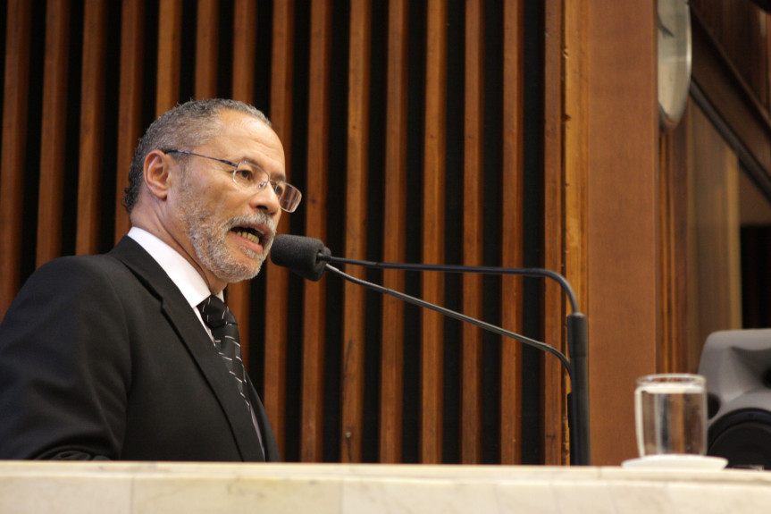 Presidente do Sindicato dos Vigilantes de Curitiba e Região Metropolitana, João Soares, durante seu pronunciamento.