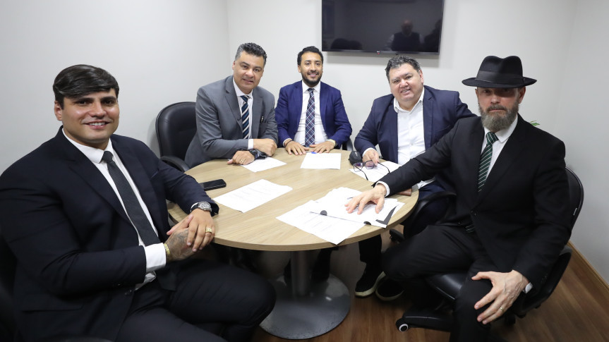 Reunião ocorreu antes da sessão plenária desta segunda-feira (13).