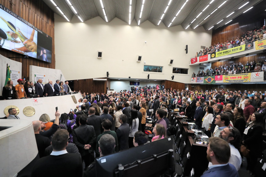 Plenária Estadual de discussão e participação popular do Plano Plurianual Participativo – PPA, promovida pelo Governo Federal, lotou o Plenário da Assembleia na manhã desta sexta-feira (7).