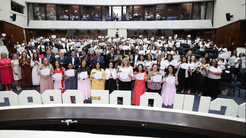 Solenidade ocorreu na tarde desta sexta-feira (6), no Plenário da Casa.