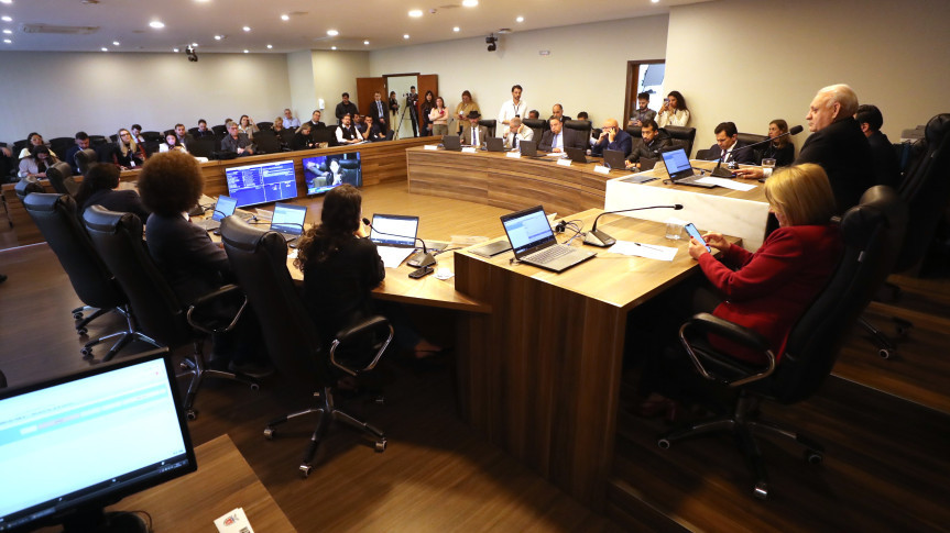 Reunião extraordinária ocorreu no final da tarde desta segunda-feira (1º), no Auditório Legislativo.