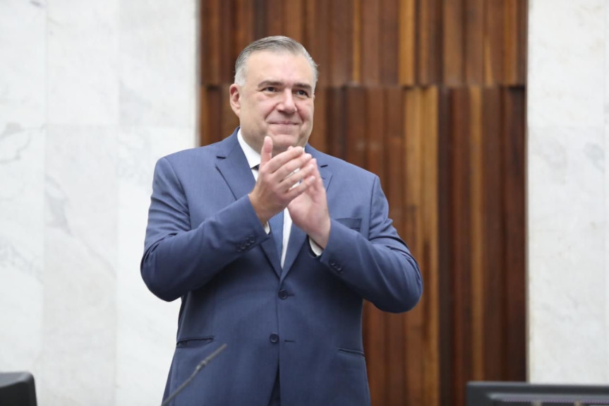 O deputado Ney Leprevost (União) assina a matéria.