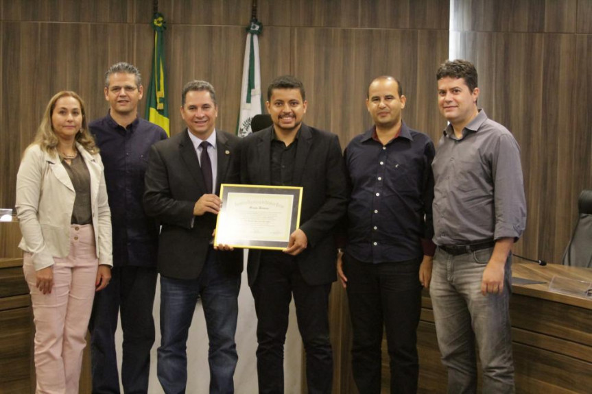 Deputado Gilson de Souza (PSC), faz entrega de Menção Honrosa à Sociedade Psicanalítica do Estado do Paraná.