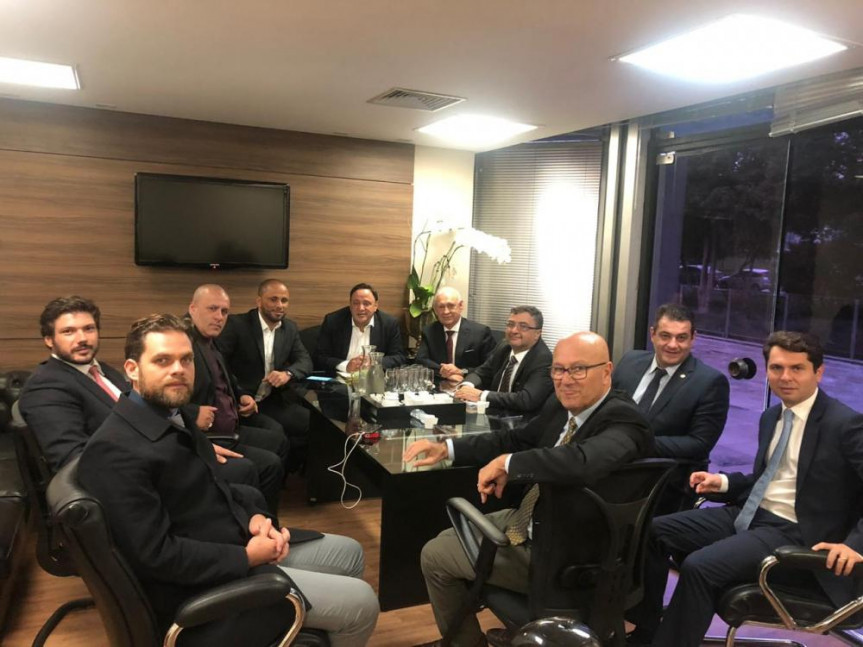 A reunião ocorreu no gabinete da liderança do Governo.