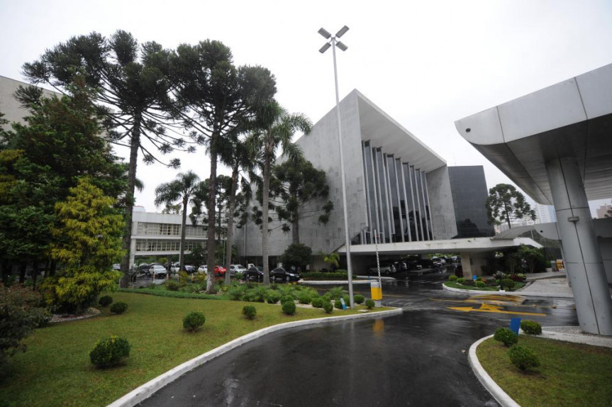 Fachada Assembleia Legislativa do Paraná.