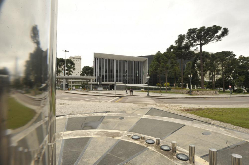 Fachada da Assembleia Legislativa do Paraná.