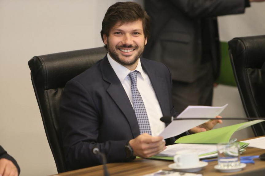 Deputado Thiago Amaral (PSB), um dos autores do projeto de lei que torna obrigatória a transparência de valores pagos no poder público.