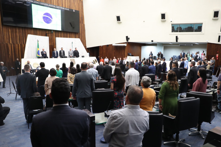 Solenidade lotou o Plenário da Assembleia Legislativa na noite desta quarta-feira (25).