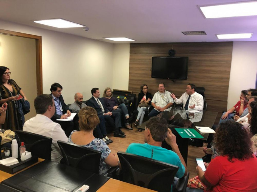 Na reunião, intermediada pelo líder do Governo, deputado Hussein Bakri (PSD), os docentes apresentaram suas propostas.