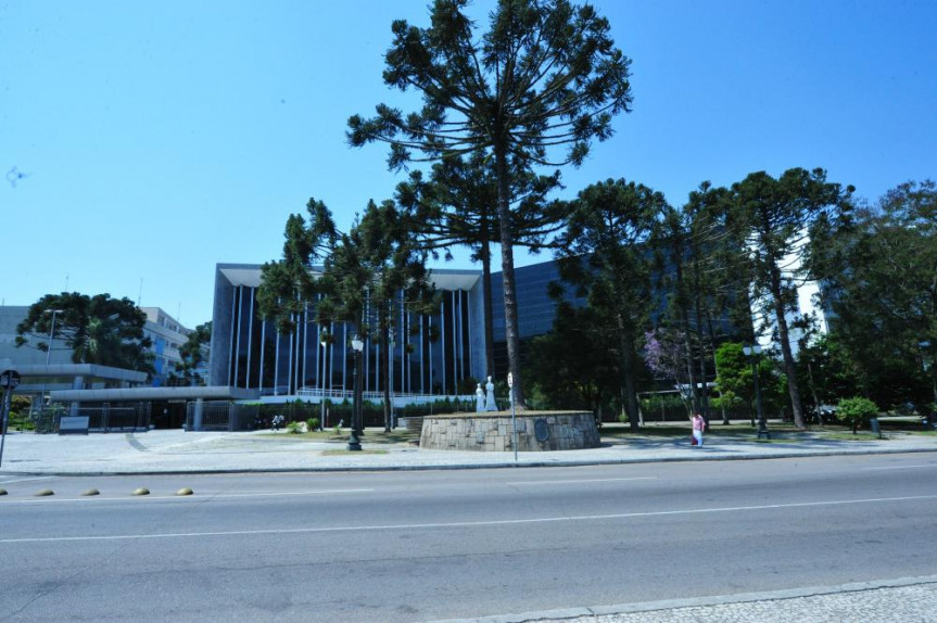 Fachada da Assembleia Legislativa do Paraná.