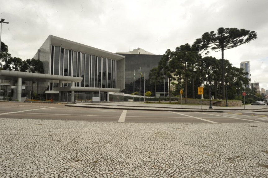 Fachada da Assembleia Legislativa do Paraná.