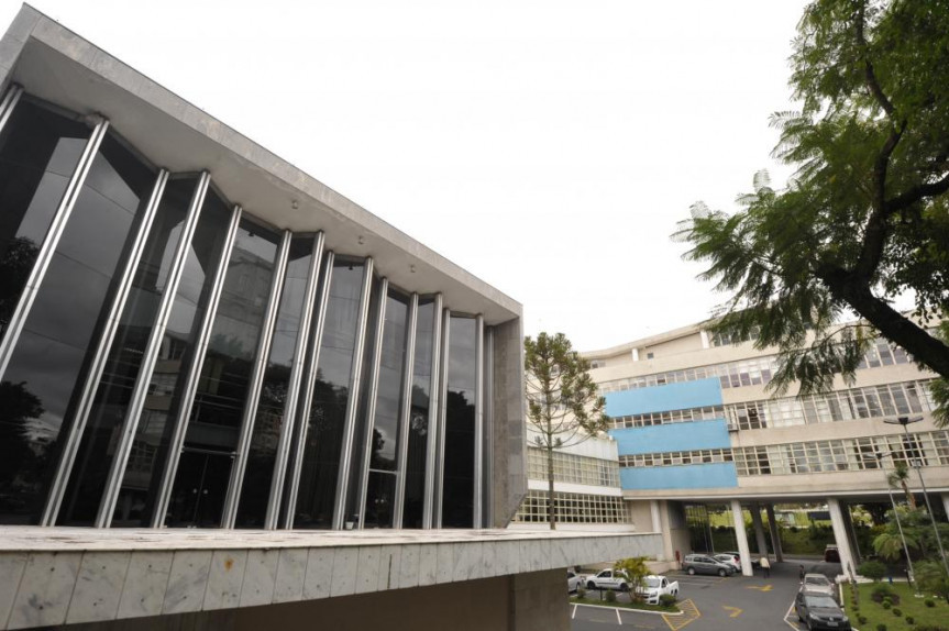 Fachada da Assembleia Legislativa do Paraná.