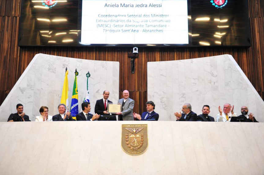 Sessão solene em homenagem a Arquidiocese de Curitiba pela festa cristã católica de Corpus Christi.