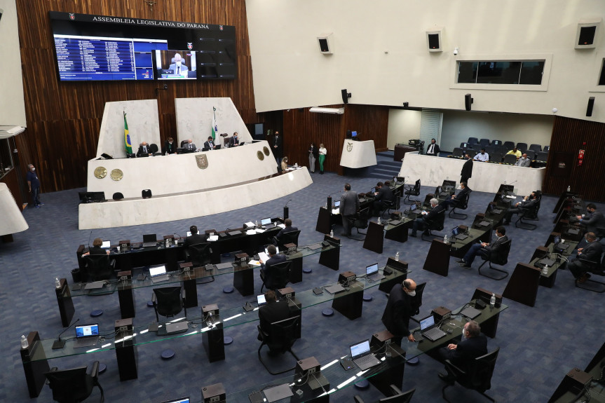 Deputados aprovam projeto que regulamenta a aplicação da dose complementar da vacina contra a Covid-19 no Paraná