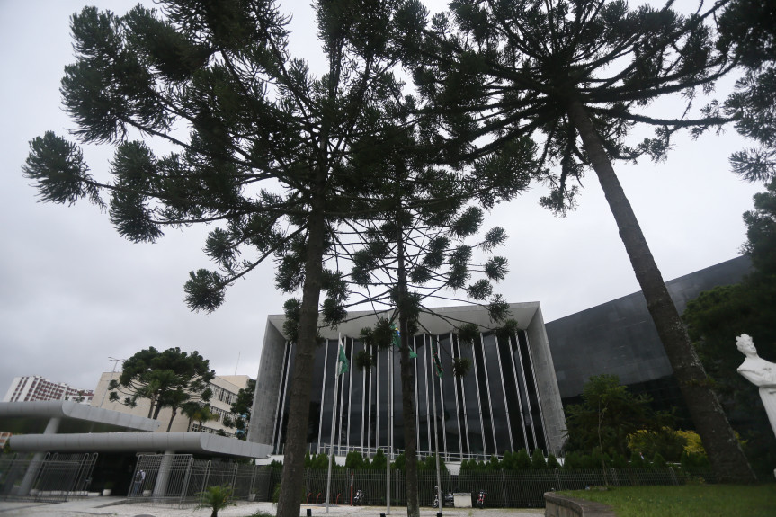 Criação da Força Estadual de Saúde é um dos itens em votação na sessão plenária de segunda-feira (18) na Assembleia Legislativa do Paraná.