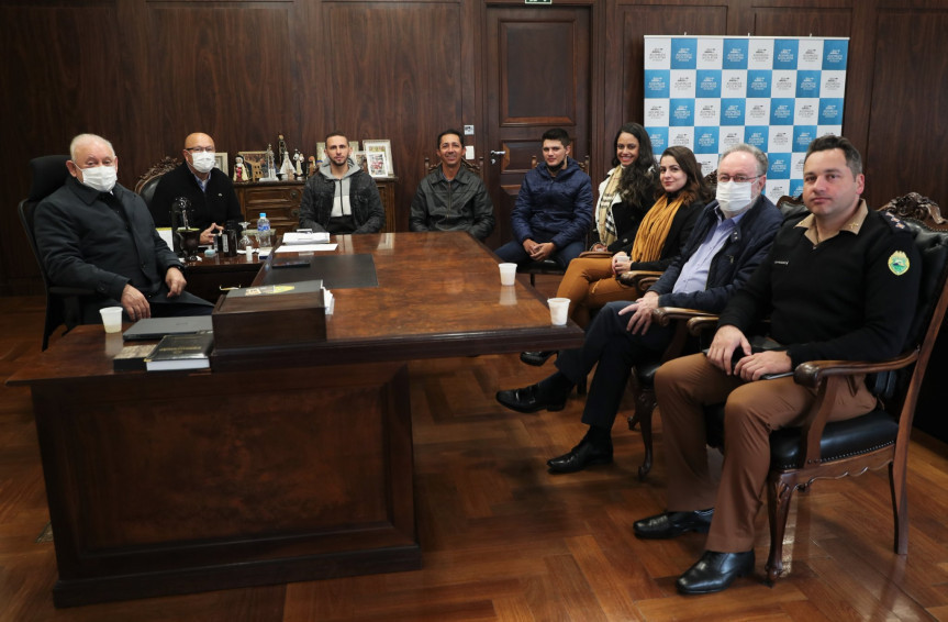 Integrantes do movimento pela convocação de excedentes das polícias se reuniram com os deputados na semana passada.