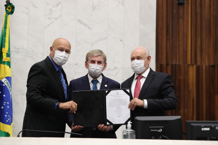 Deputado Elio Rusch assume a função de deputado estadual.