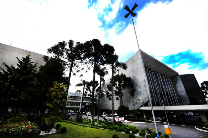 Fachada Assembleia Legislativa do Paraná.