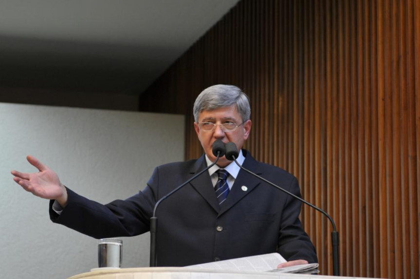 Deputado Gilberto Martin (PMDB) durante a sessão plenária.