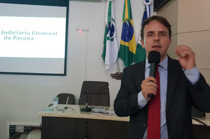 Frederico Almeida, do TRE/PR, destacou a possibilidade de ampliar a parceria com a Escola do Legislativo do Paraná.