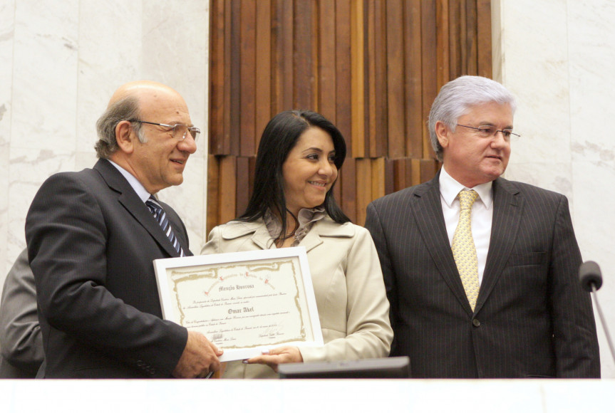 Arquiteto Omar Akel recebe menção honrosa.