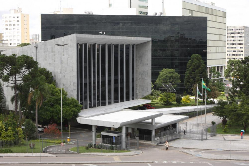 Fachada da Assembleia Legislativa do Paraná.